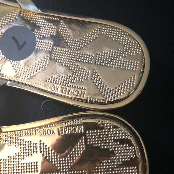 Michael Kors Gold Emory Flip Flops 7 M - Picture 2 of 3